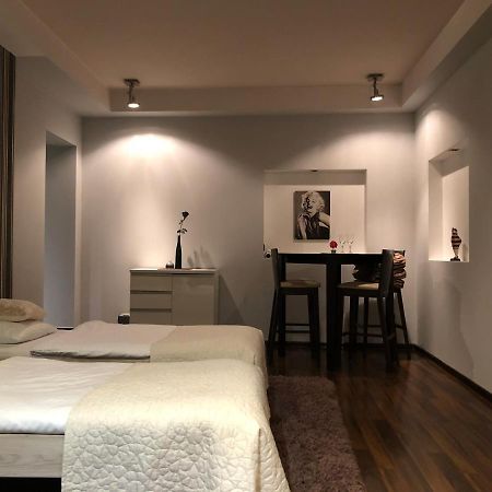 Апартаменти Apartament Tipton Єленя-Ґура Екстер'єр фото