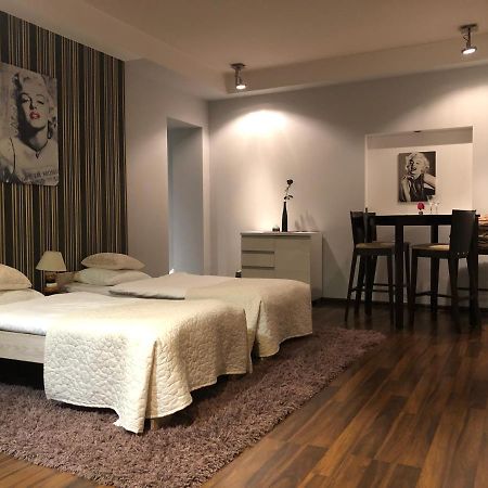 Апартаменти Apartament Tipton Єленя-Ґура Екстер'єр фото