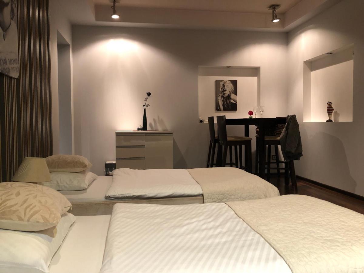 Апартаменти Apartament Tipton Єленя-Ґура Екстер'єр фото