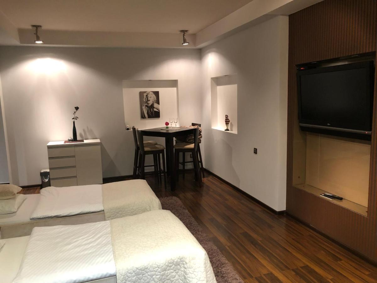 Апартаменти Apartament Tipton Єленя-Ґура Екстер'єр фото