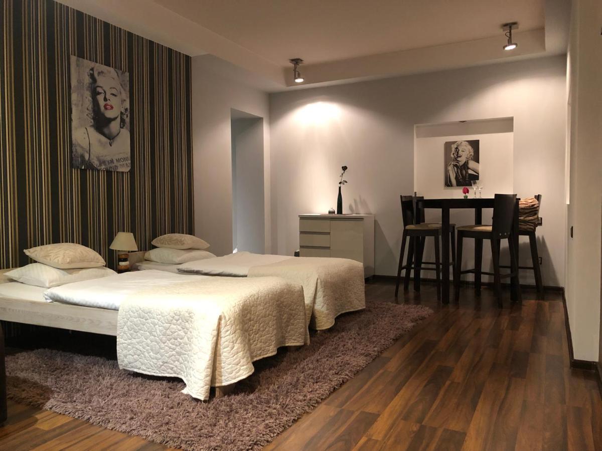 Апартаменти Apartament Tipton Єленя-Ґура Екстер'єр фото